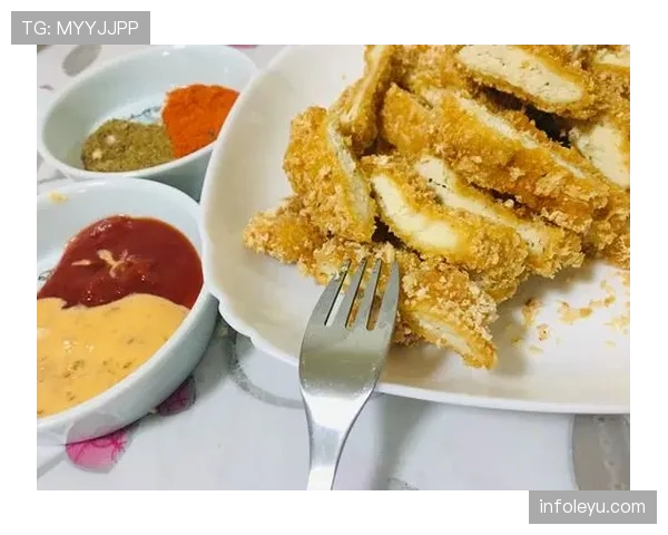 谌龙训练完顺手啃个鸡胸肉,这自律看得我晚饭都不敢点炸鸡了 谌龙训练完顺手啃个鸡胸肉,这自律看得我晚饭都不敢点炸鸡了